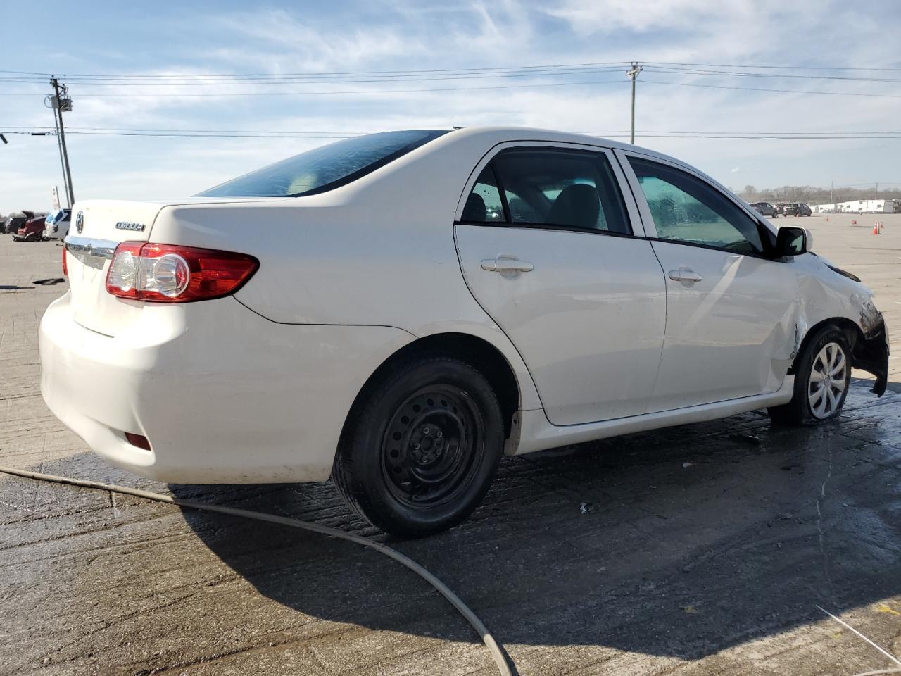 2013 TOYOTA COROLLA BA - Фото 3