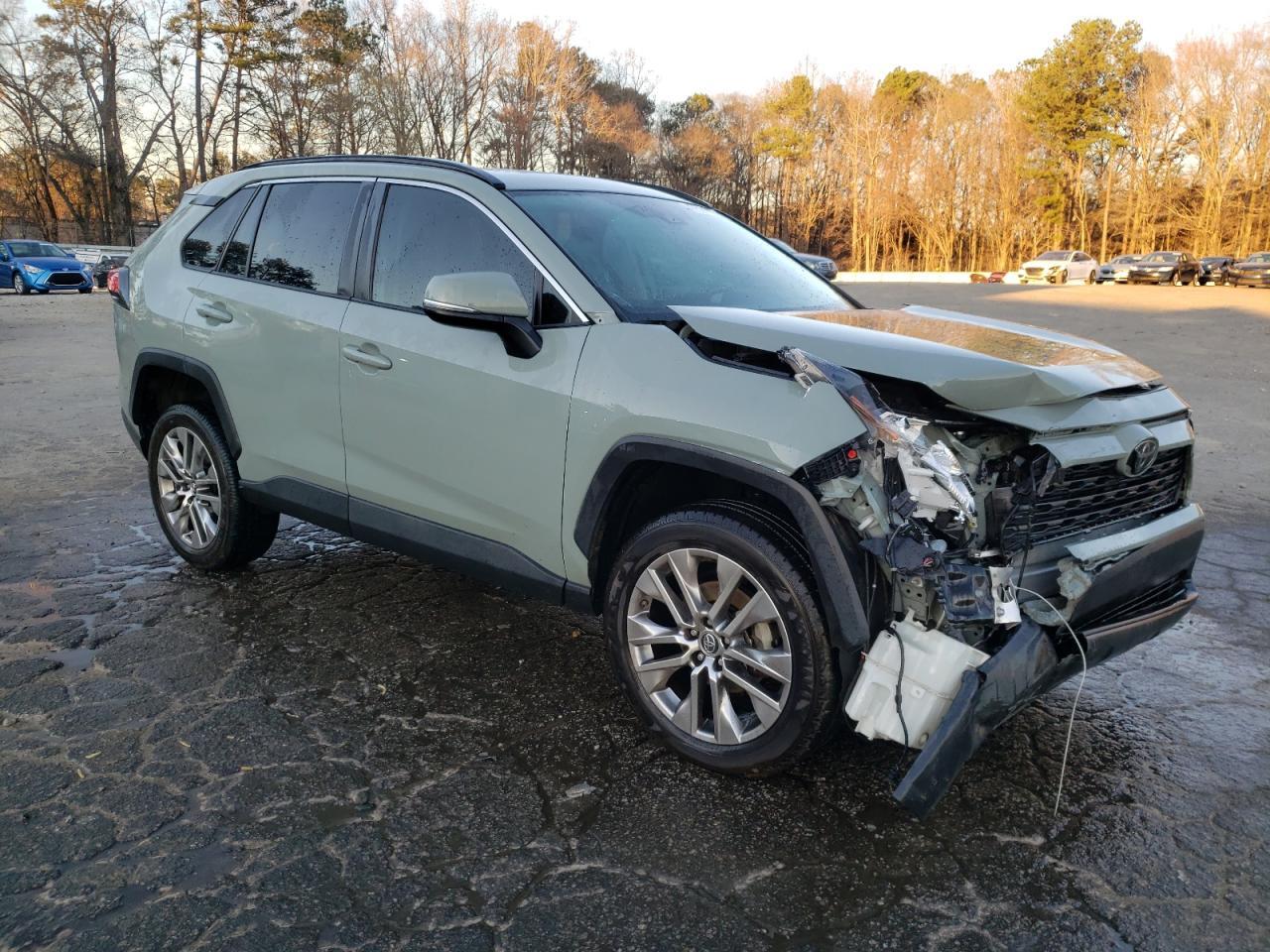 2019 TOYOTA RAV4 XLE P - Фото 4