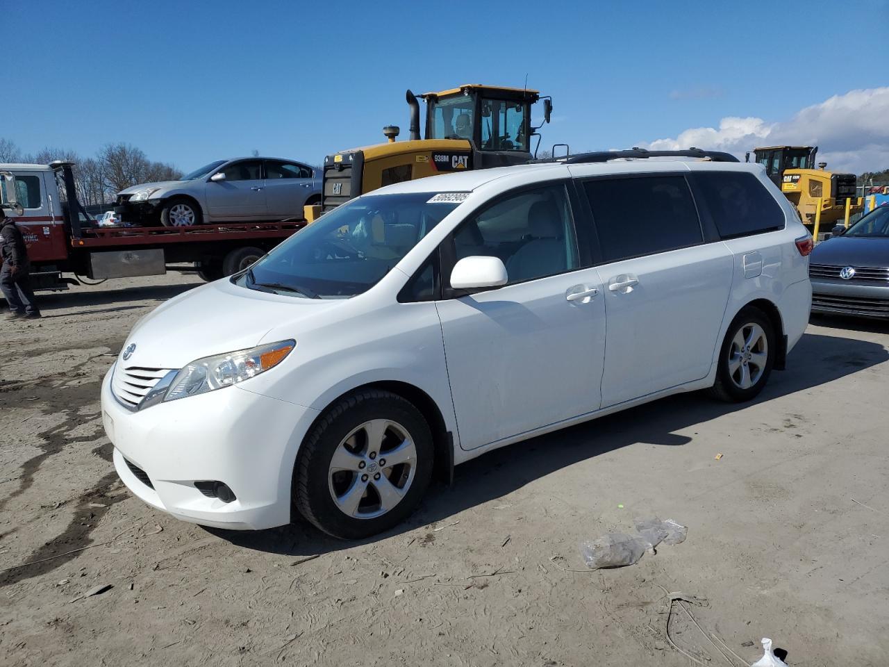 2015 TOYOTA SIENNA LE