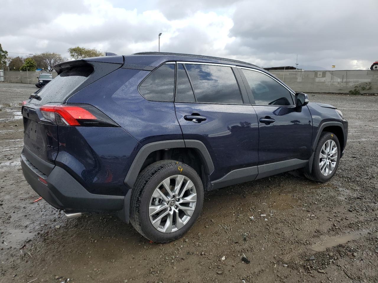 2024 TOYOTA RAV4 XLE P - Фото 3