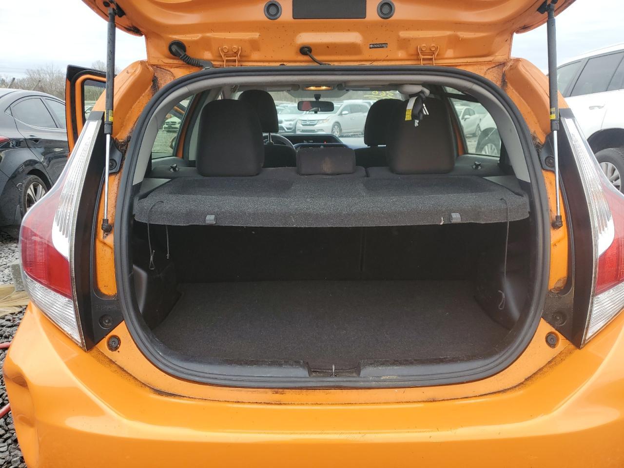 2016 TOYOTA PRIUS C - Фото 6