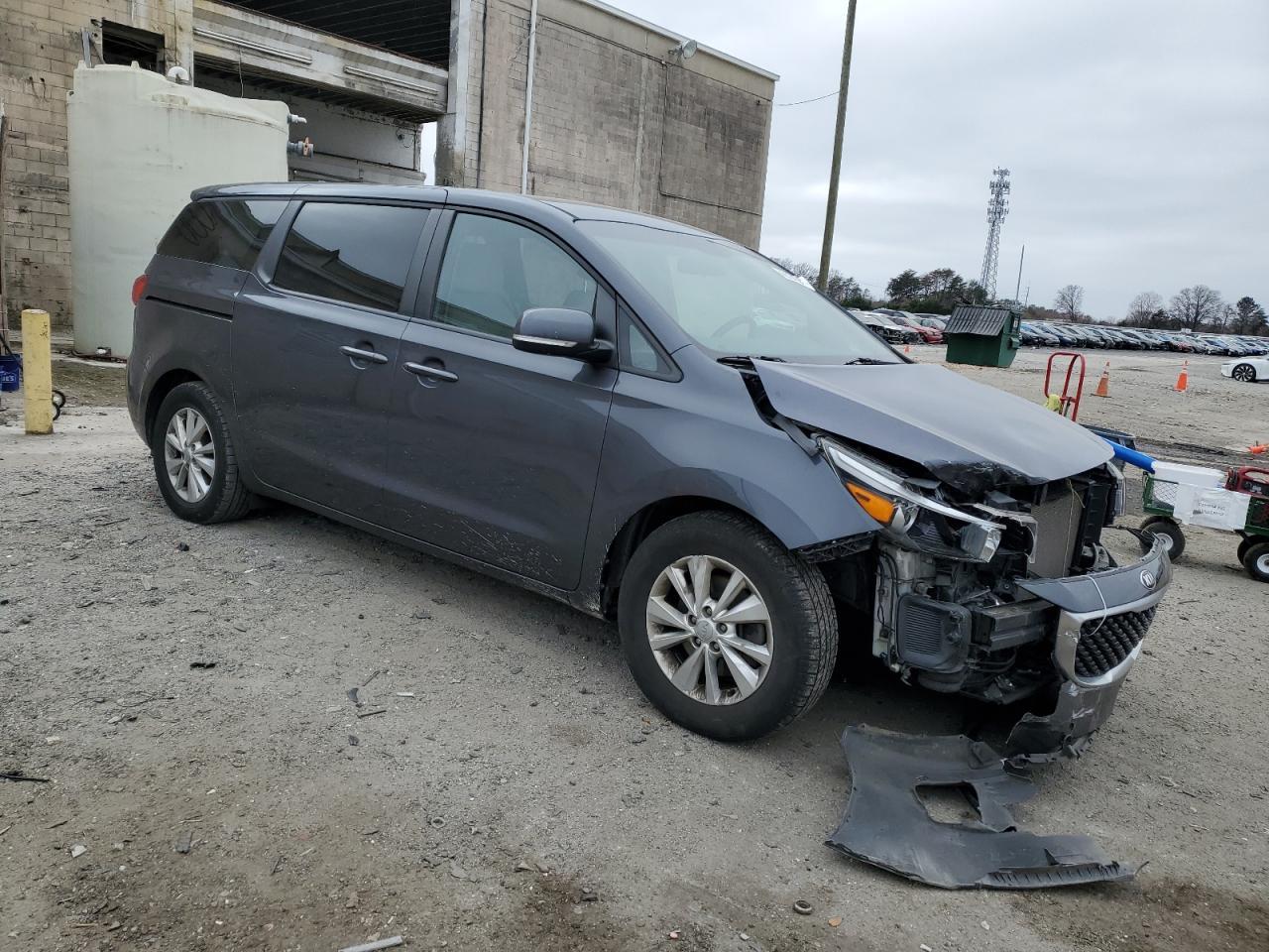 2017 KIA SEDONA LX - Image 4