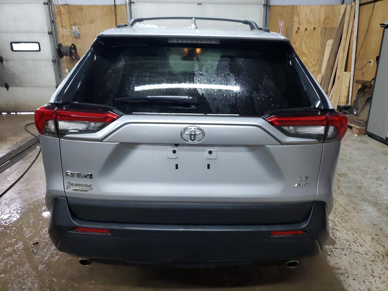 2021 TOYOTA RAV4 LE - Фото 6