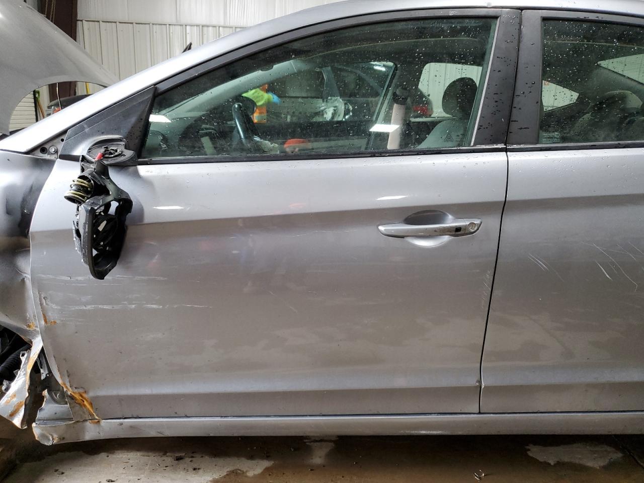 2017 HYUNDAI ELANTRA SE - Фото 7