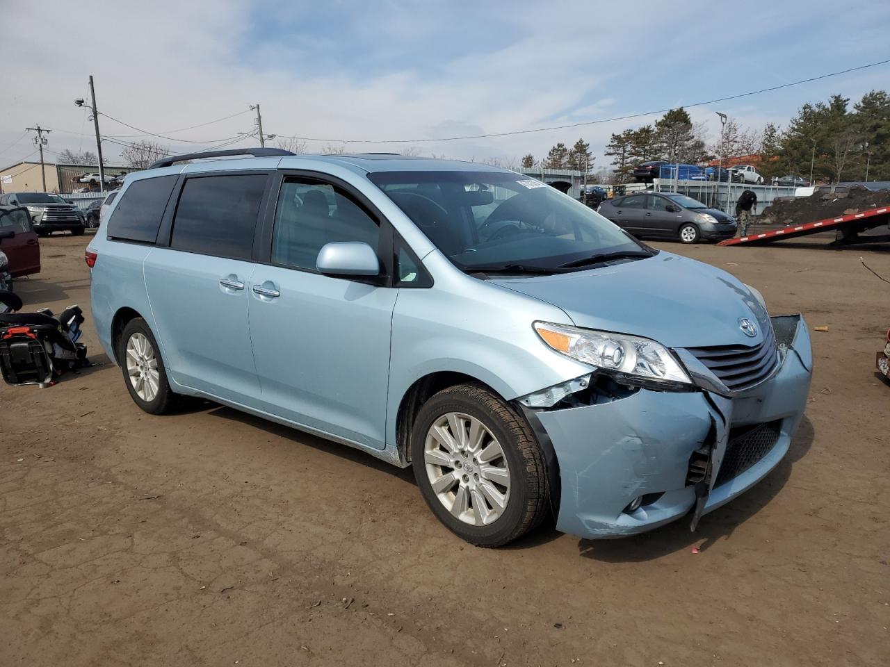 2015 TOYOTA SIENNA XLE - Фото 4