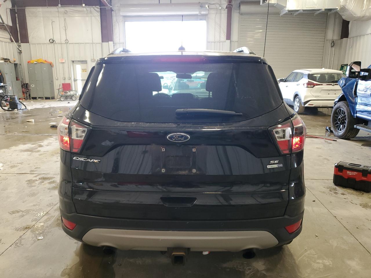 2017 FORD ESCAPE SE - Фото 6