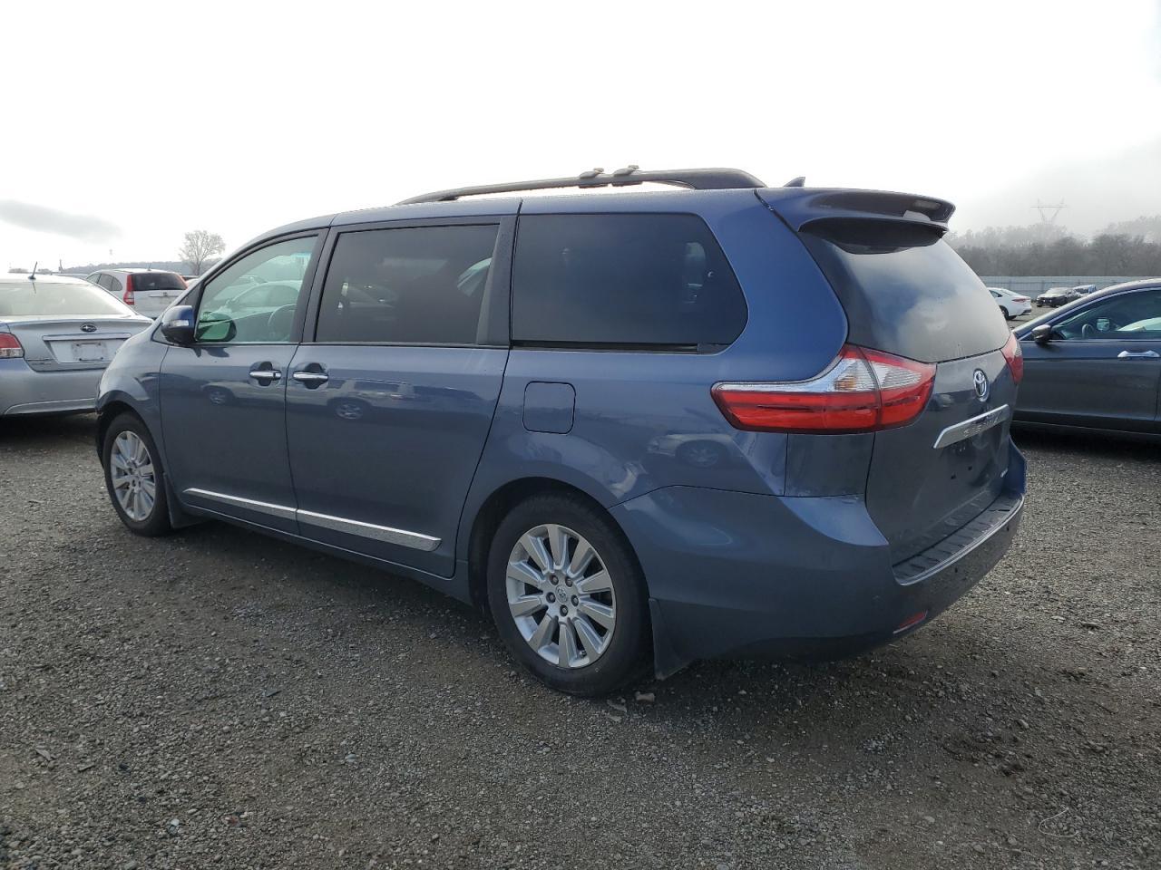 2015 TOYOTA SIENNA XLE - Фото 2