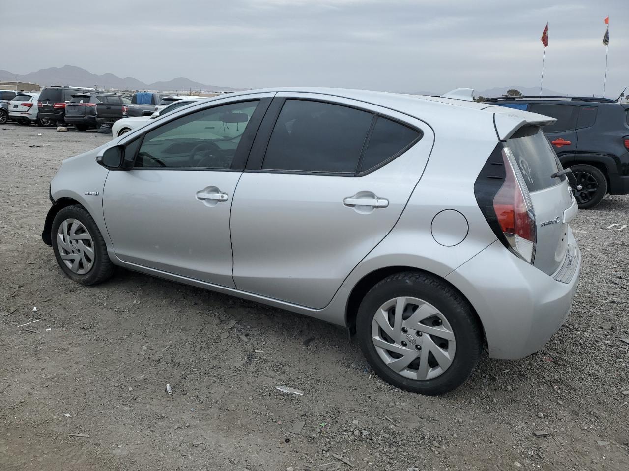 2015 TOYOTA PRIUS C - Фото 2