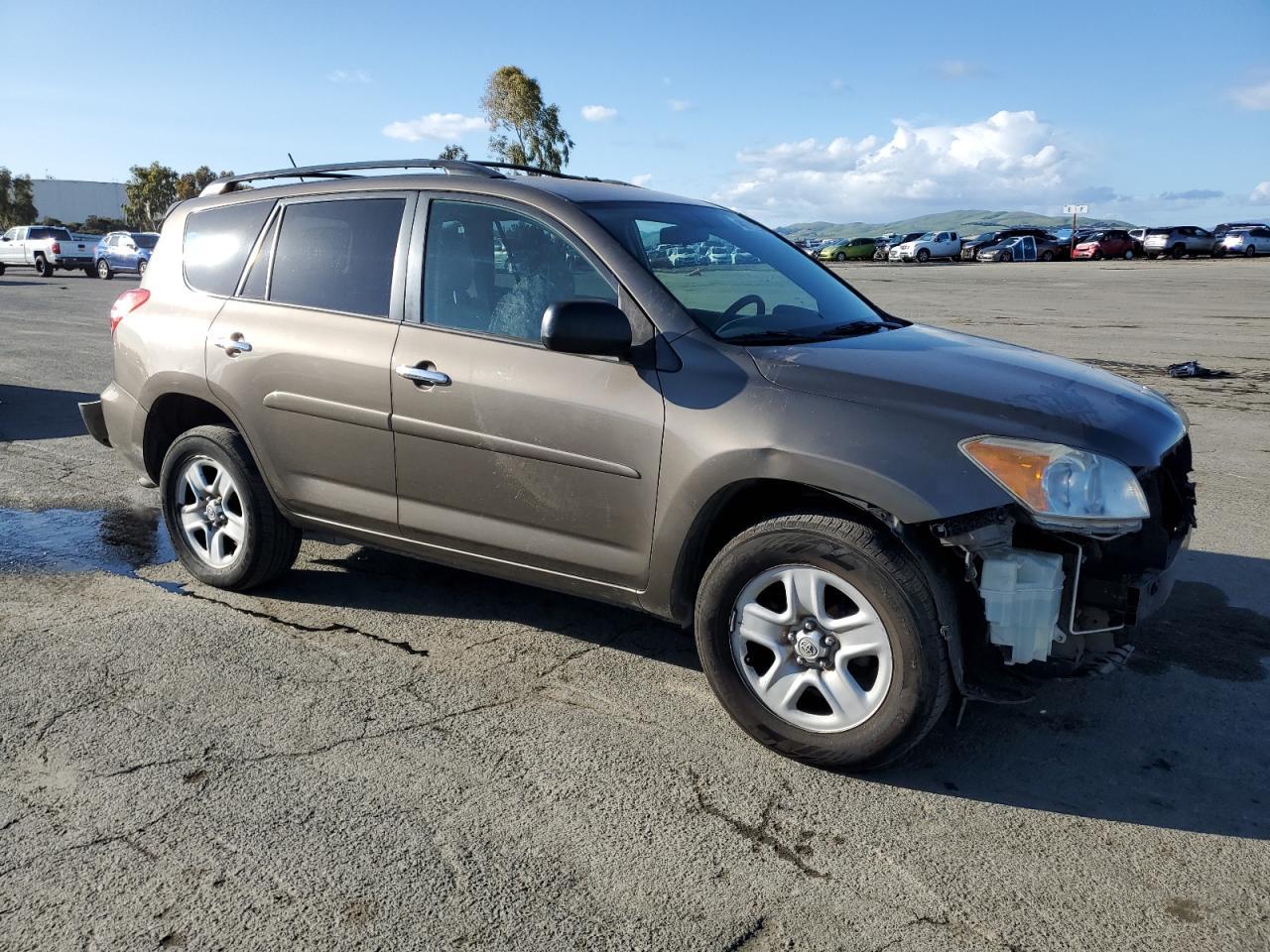 2011 TOYOTA RAV4 - Фото 4