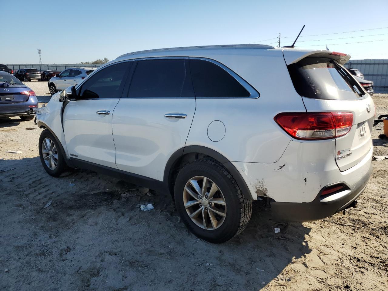 2017 KIA SORENTO LX - Фото 2