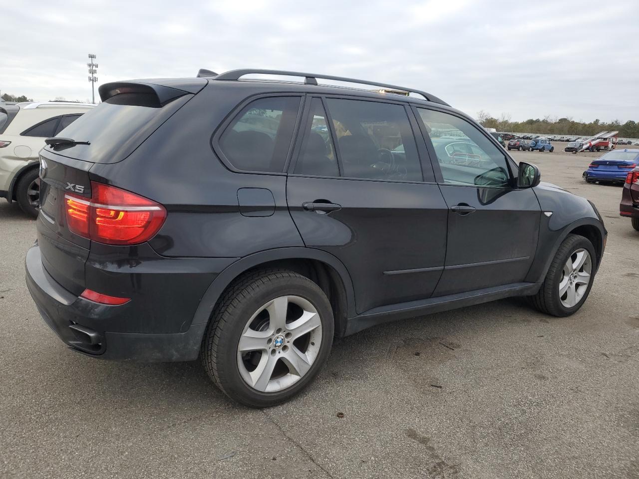 2011 BMW X5 XDRIVE5 - Image 3
