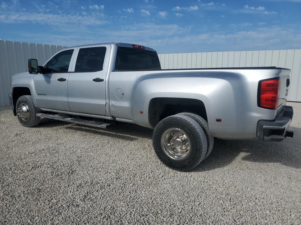2018 CHEVROLET SILVERADO - Фото 2