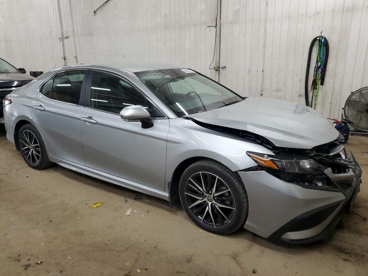 2021 TOYOTA CAMRY SE - Фото 4