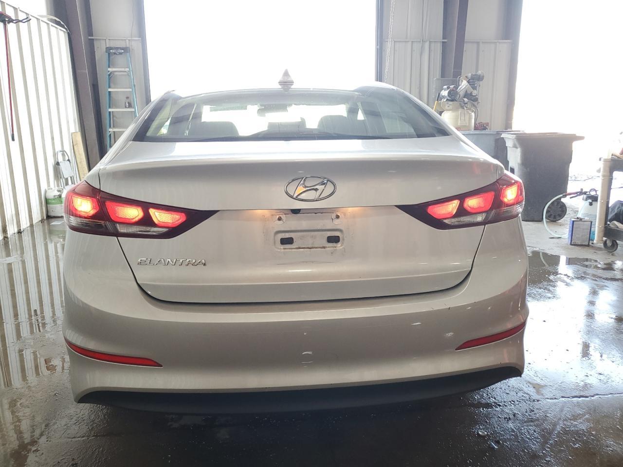 2018 HYUNDAI ELANTRA SE - Image 6