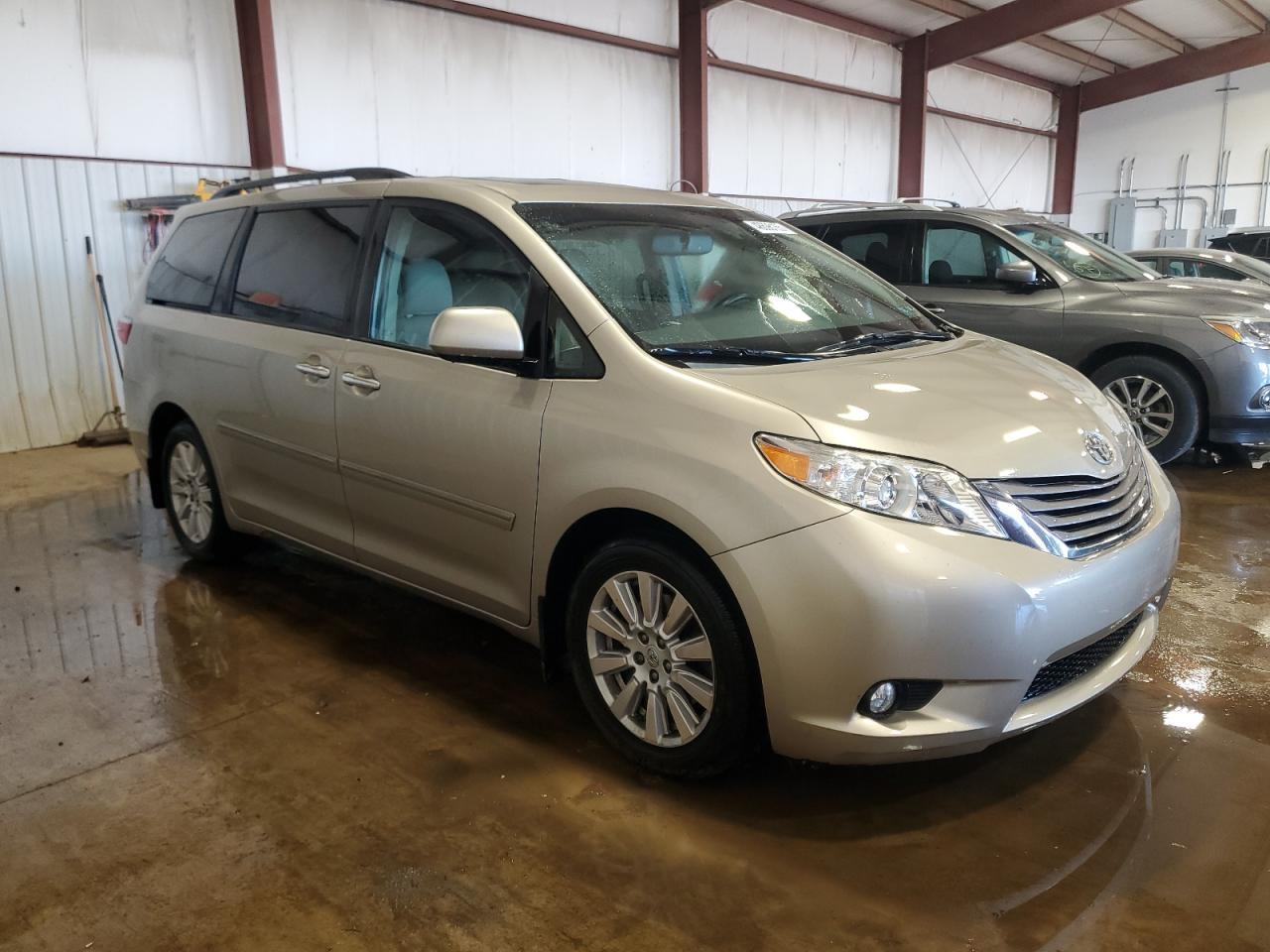 2015 TOYOTA SIENNA XLE - Фото 4
