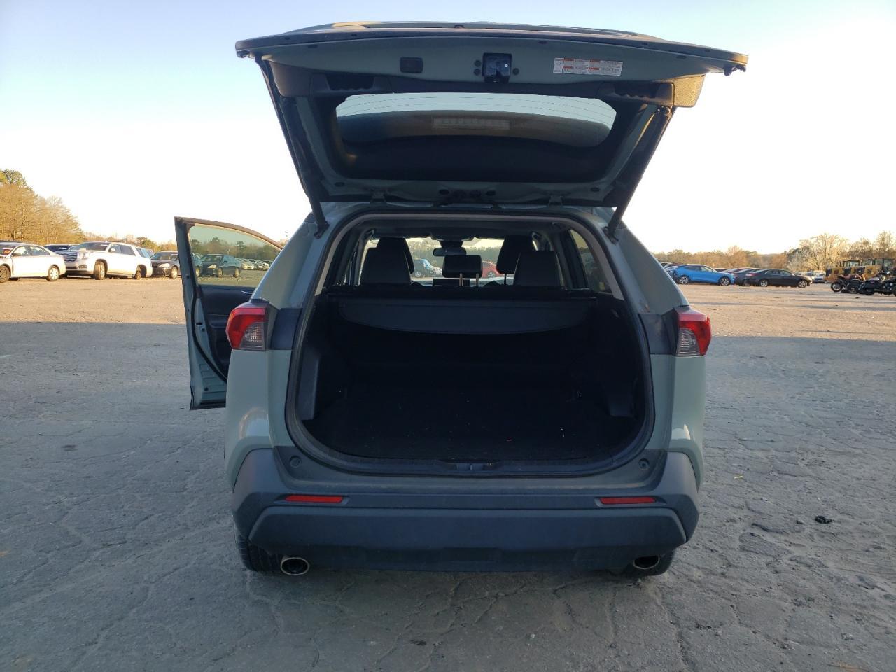 2019 TOYOTA RAV4 XLE P - Фото 6