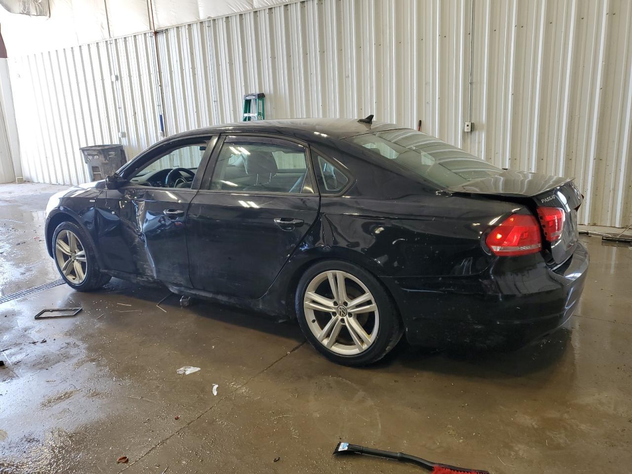 2014 VOLKSWAGEN PASSAT S - Image 2