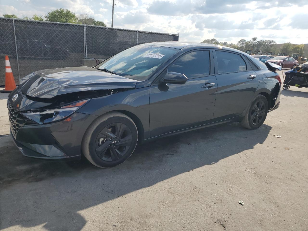 2022 HYUNDAI ELANTRA SE