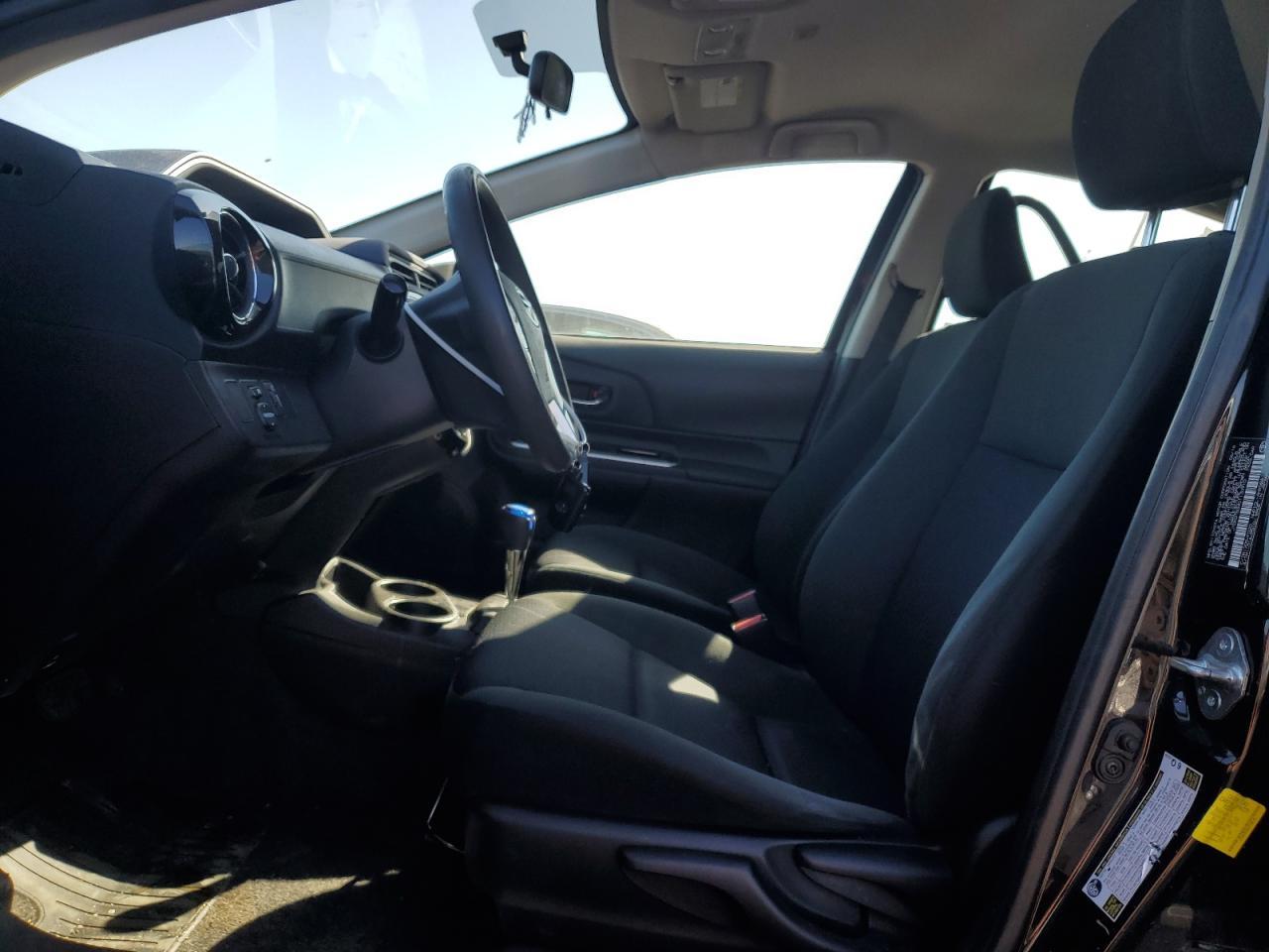 2016 TOYOTA PRIUS C - Image 7