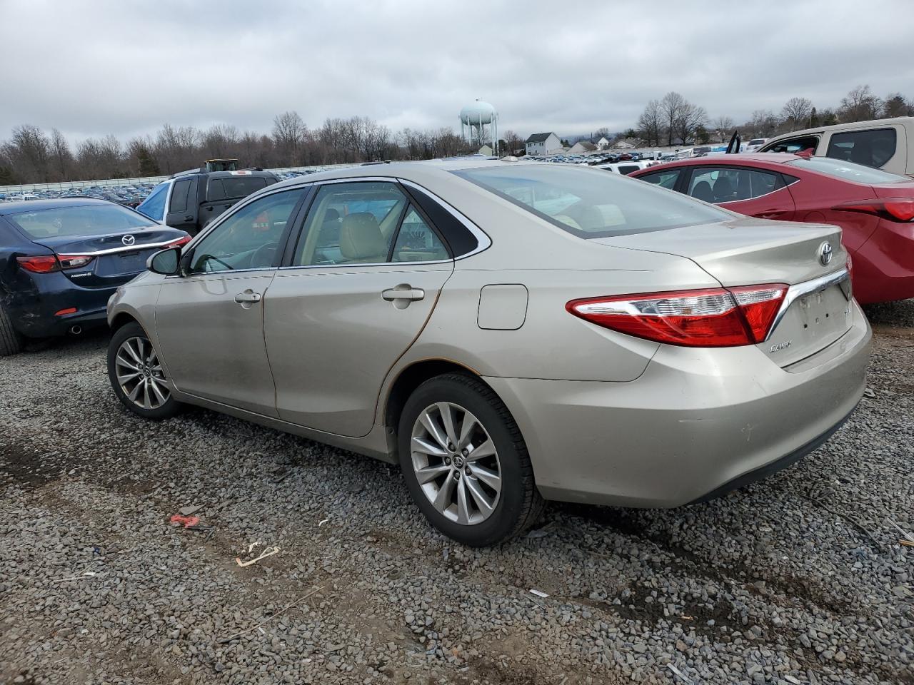 2015 TOYOTA CAMRY LE - Image 2