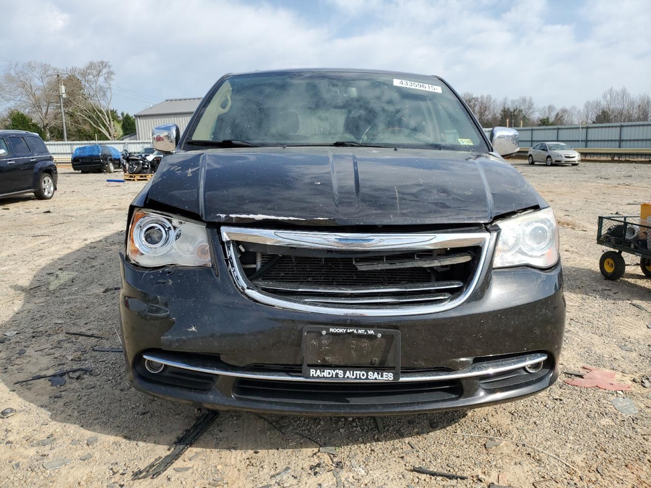 2014 CHRYSLER TOWN & COU - Image 5