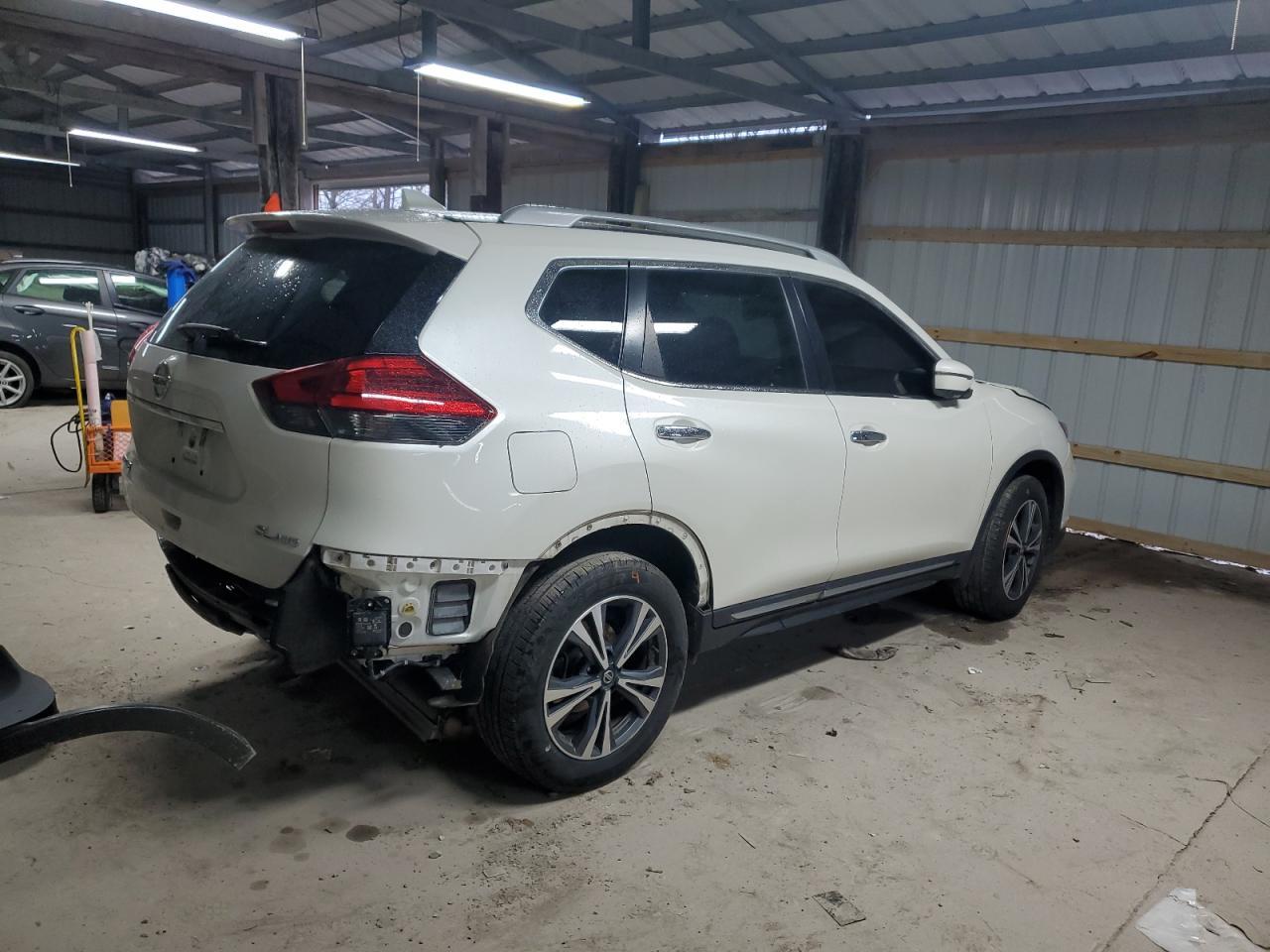 2017 NISSAN ROGUE SV - Image 3