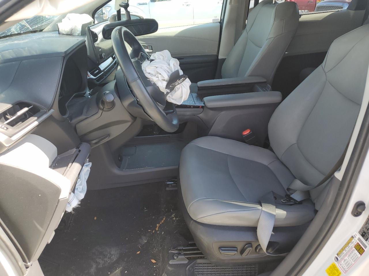 2023 TOYOTA SIENNA XLE - Image 7