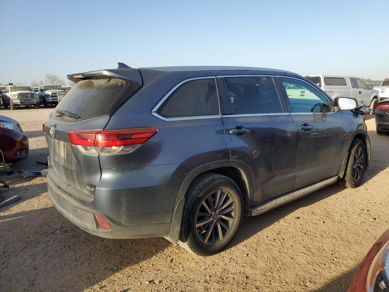 2018 TOYOTA HIGHLANDER - Фото 3