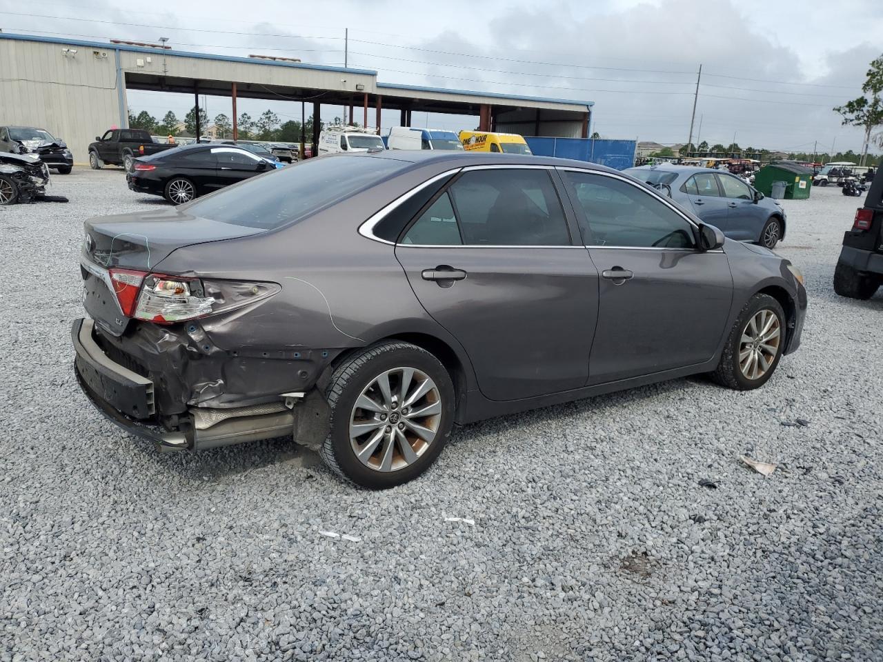2015 TOYOTA CAMRY LE - Фото 3
