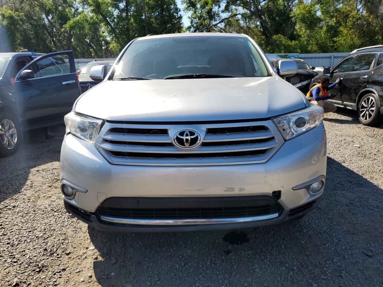 2011 TOYOTA HIGHLANDER - Фото 5