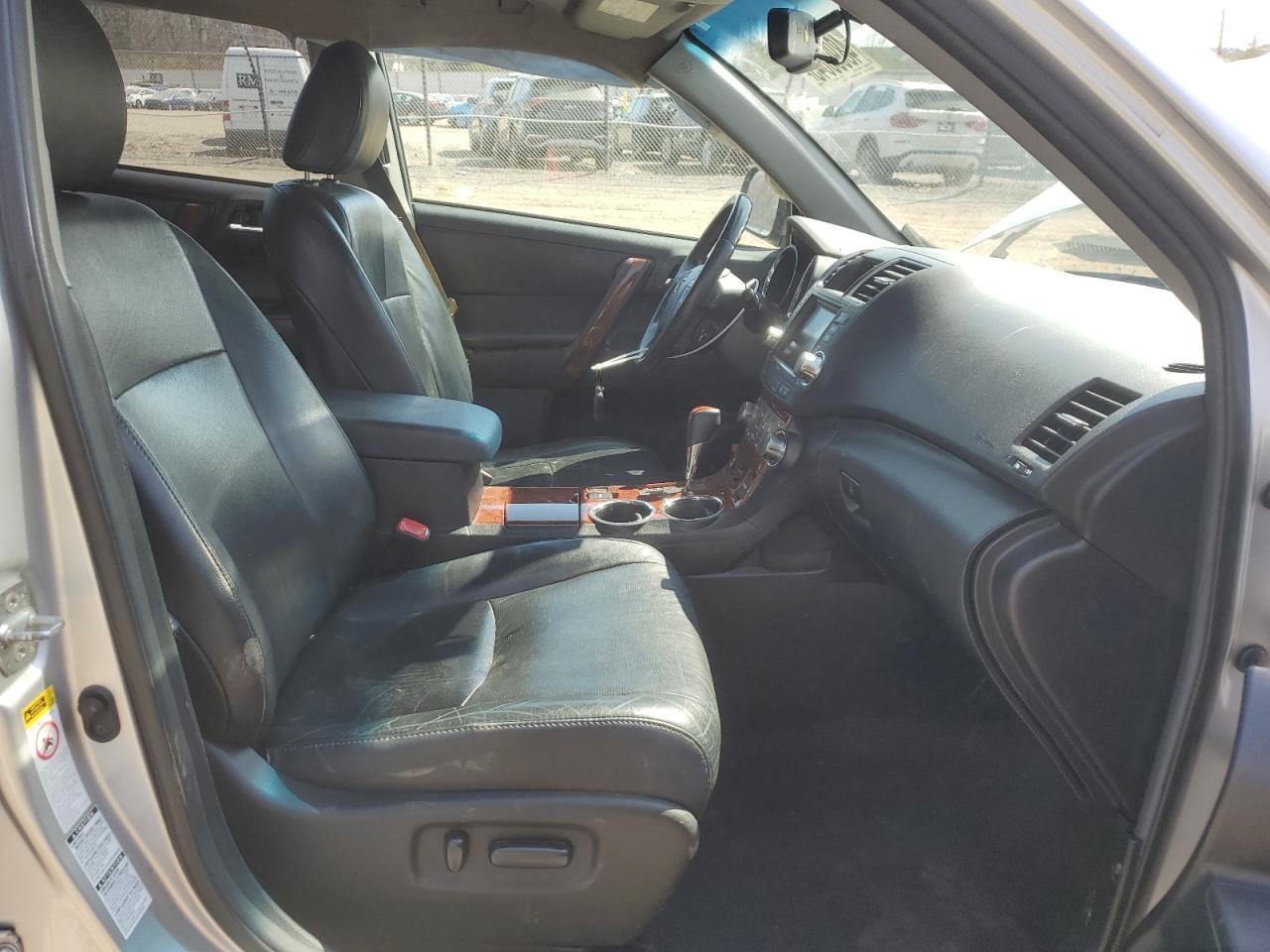 2011 TOYOTA HIGHLANDER - Фото 7
