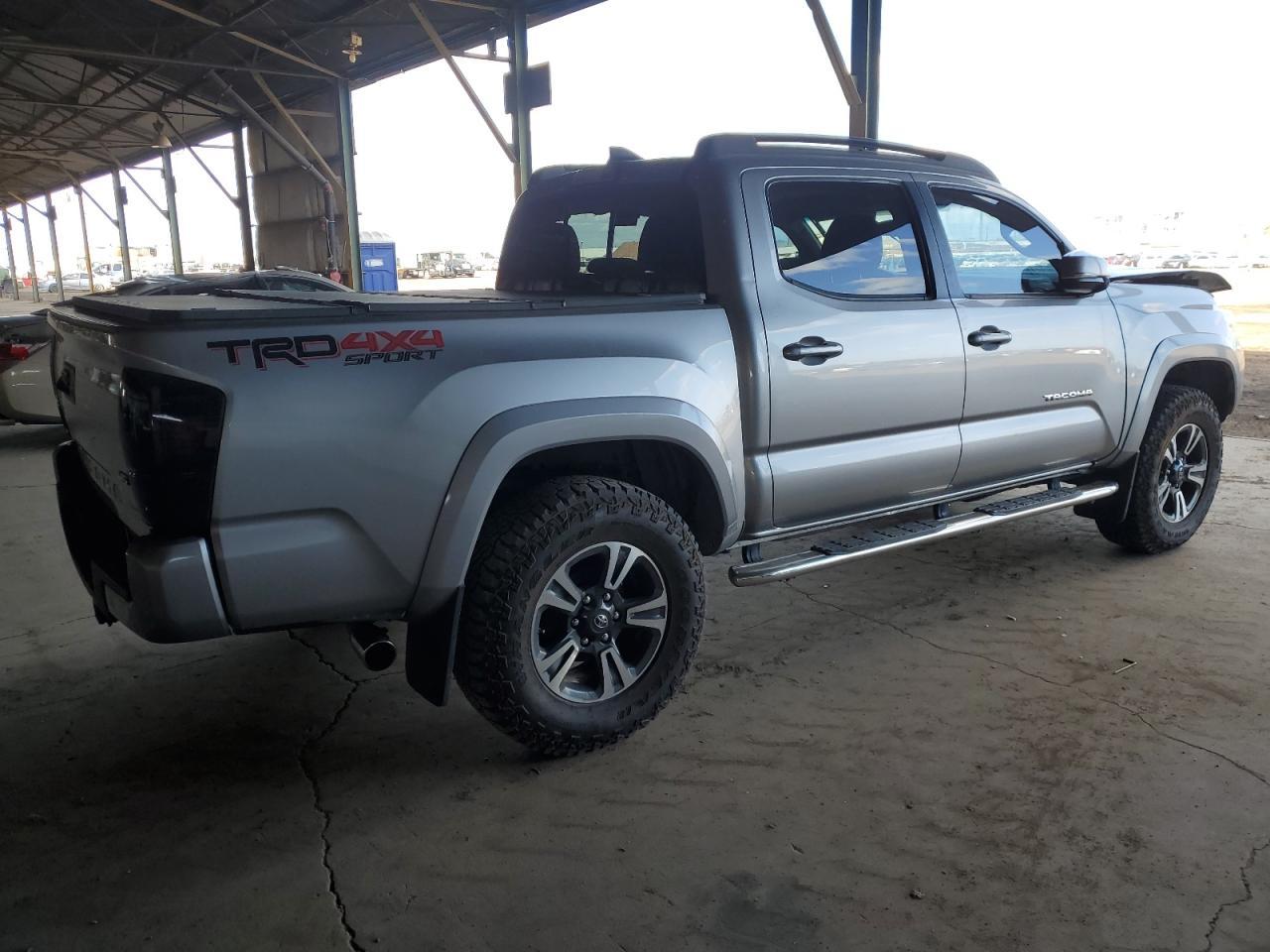 2017 TOYOTA TACOMA DOU - Фото 3