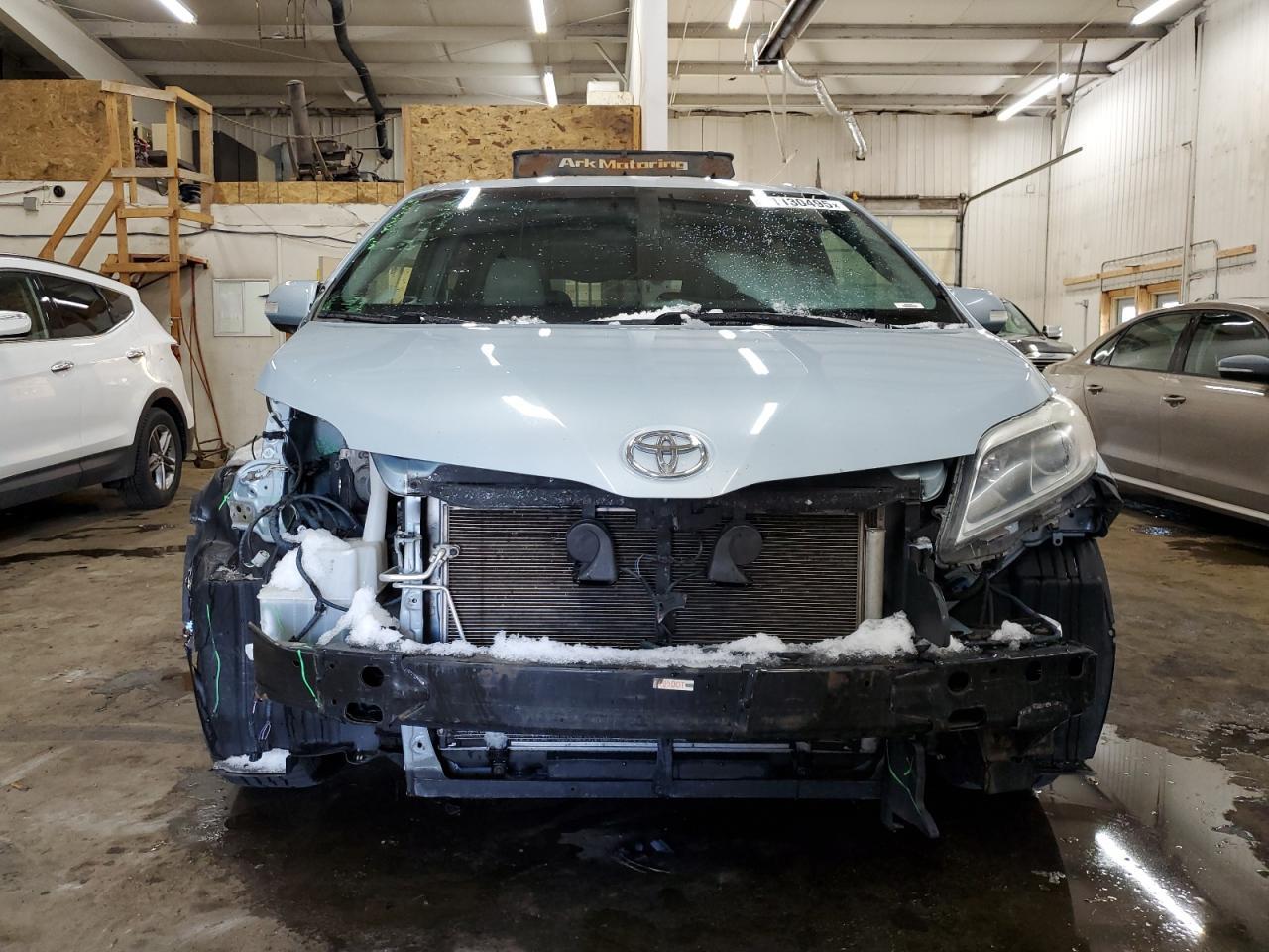2015 TOYOTA SIENNA XLE - Фото 5
