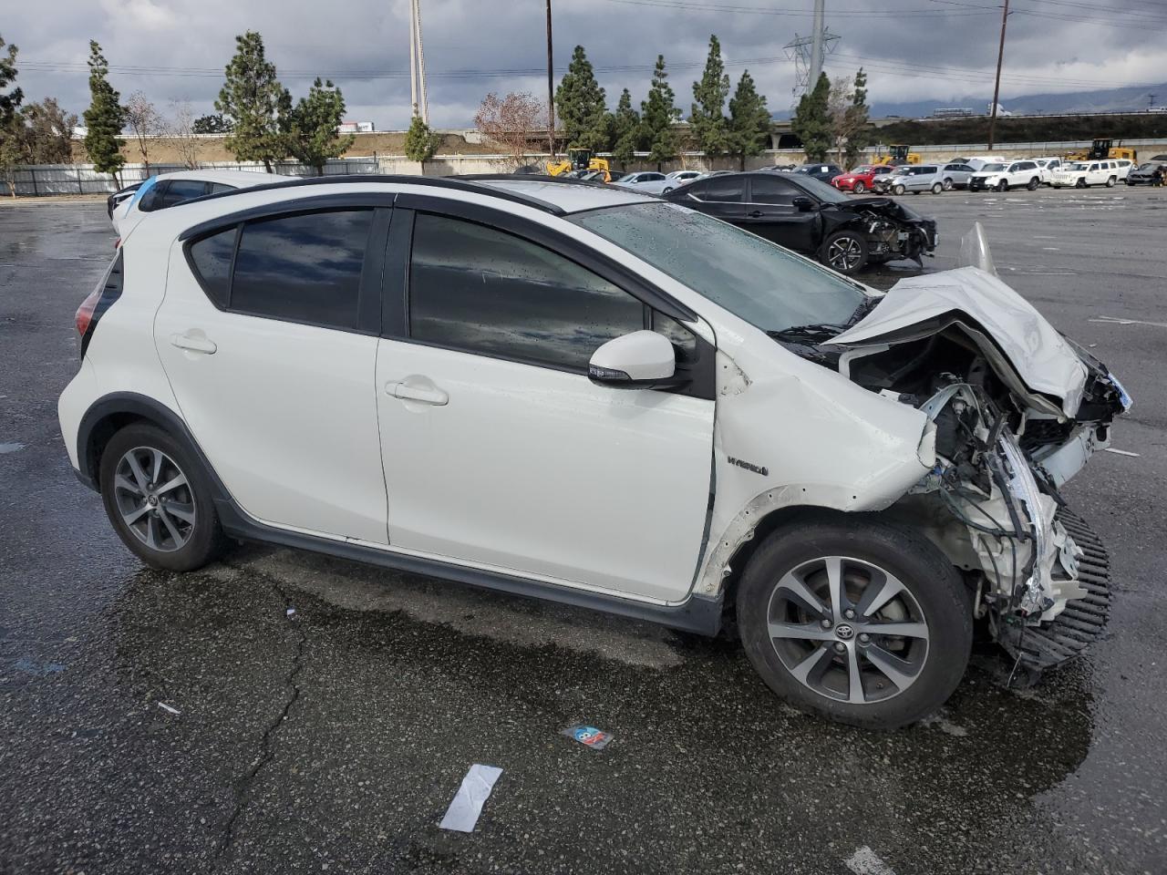 2018 TOYOTA PRIUS C - Фото 4