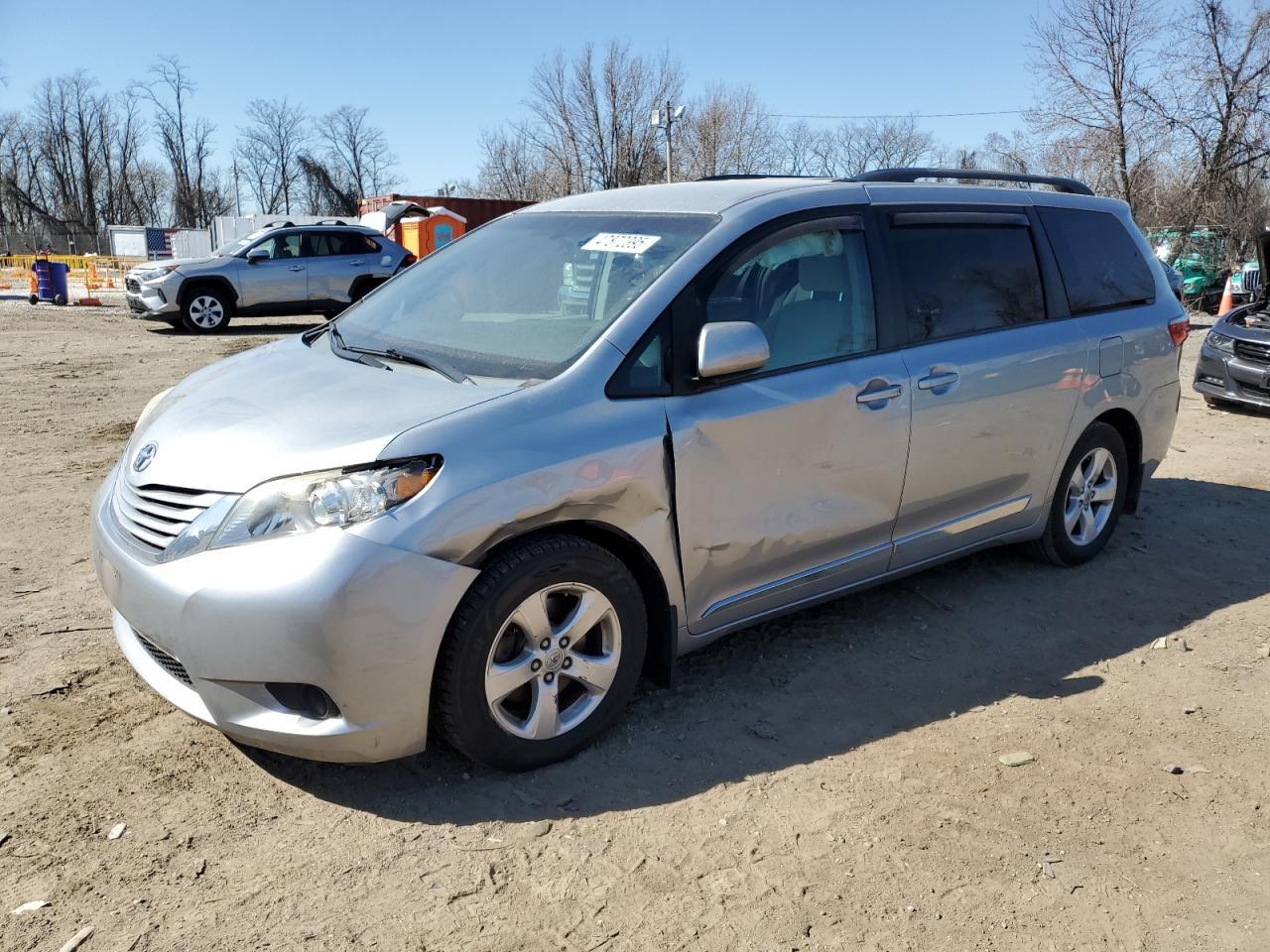 2015 TOYOTA SIENNA LE