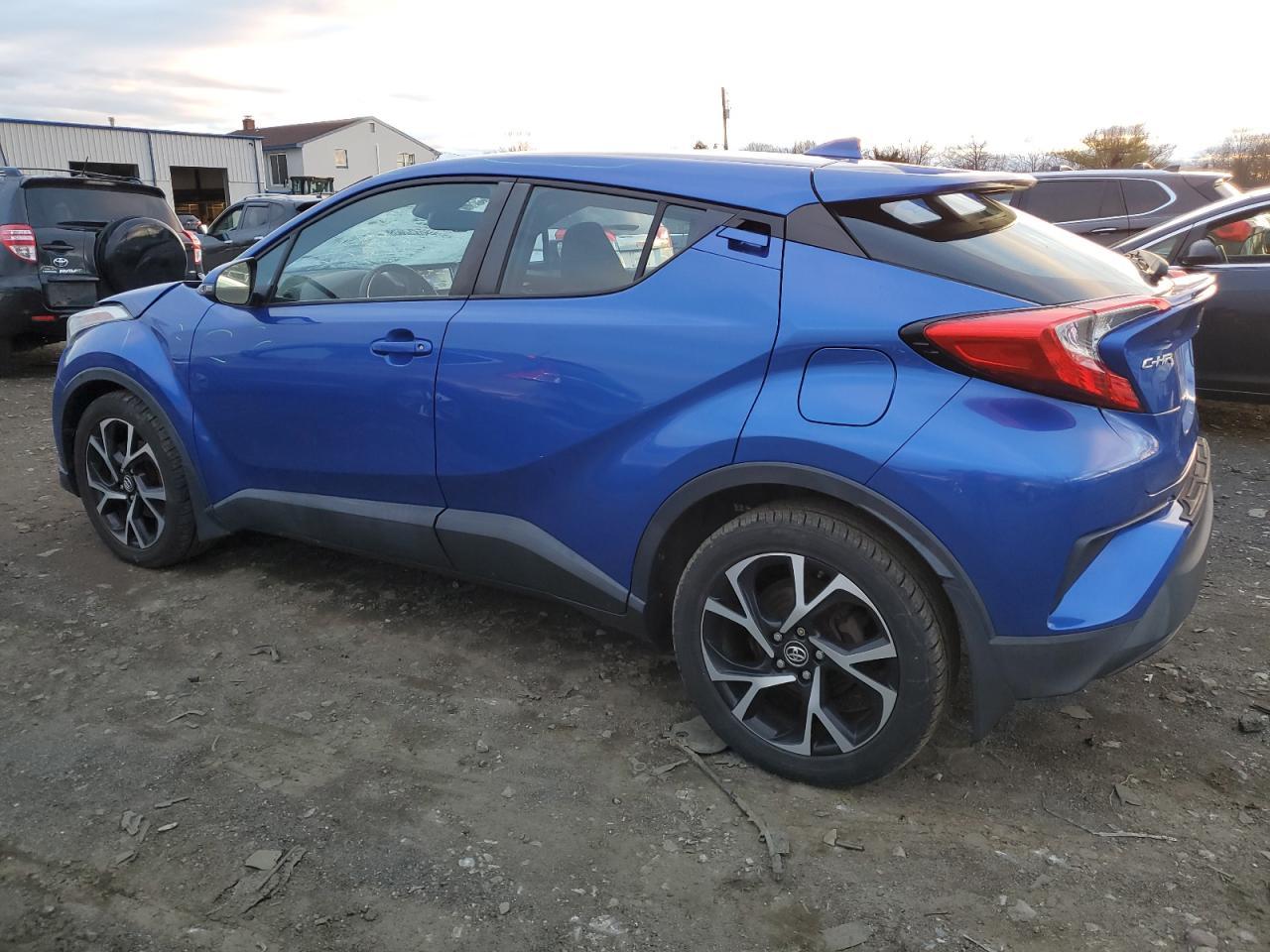 2018 TOYOTA C-HR XLE - Фото 2
