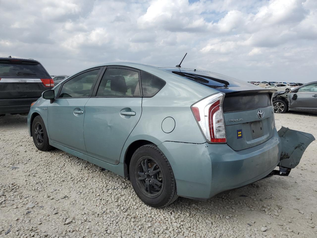 2015 TOYOTA PRIUS - Image 2