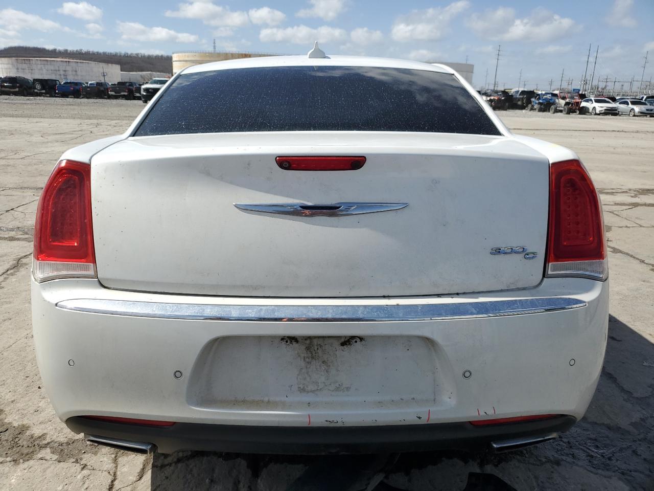 2015 CHRYSLER 300C - Image 6