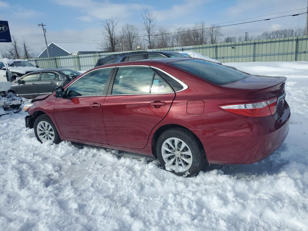 2015 TOYOTA CAMRY LE - Фото 2