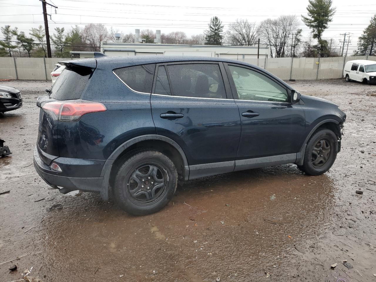 2018 TOYOTA RAV4 LE - Фото 3
