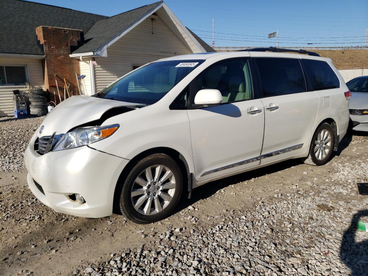 2011 TOYOTA SIENNA XLE