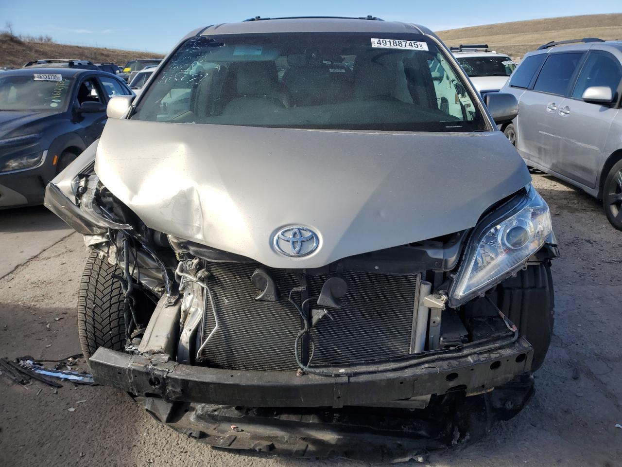 2015 TOYOTA SIENNA LE - Фото 5