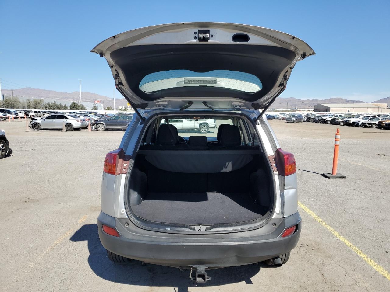 2015 TOYOTA RAV4 LE - Image 6