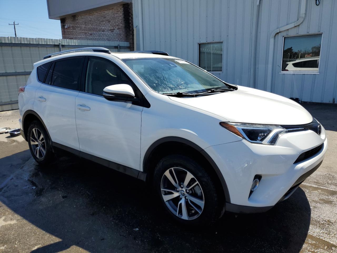 2017 TOYOTA RAV4 XLE - Image 4