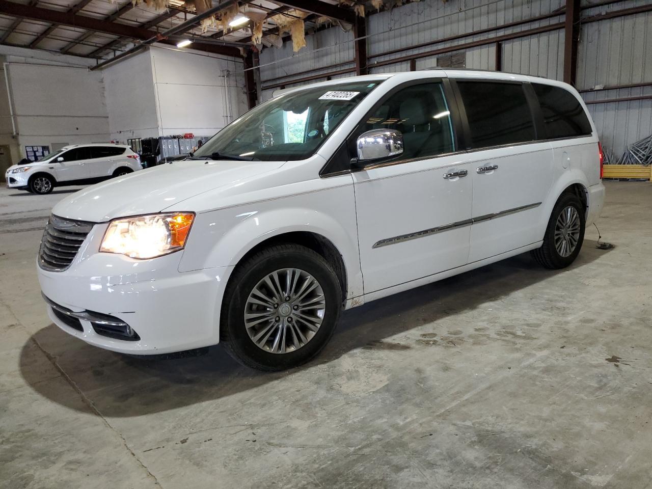 2014 CHRYSLER TOWN & COU