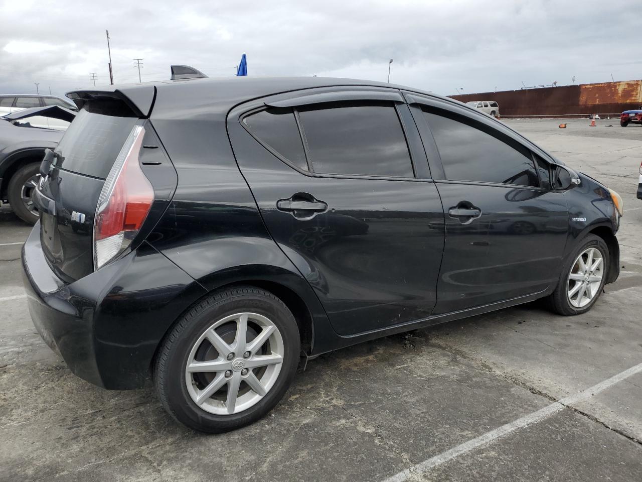 2015 TOYOTA PRIUS C - Image 3
