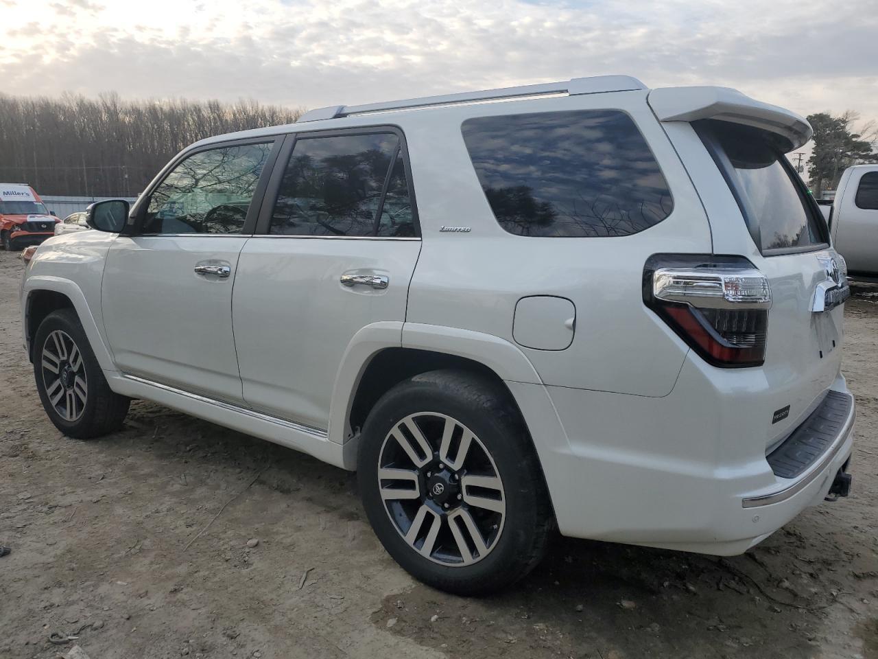2020 TOYOTA 4RUNNER SR - Фото 2