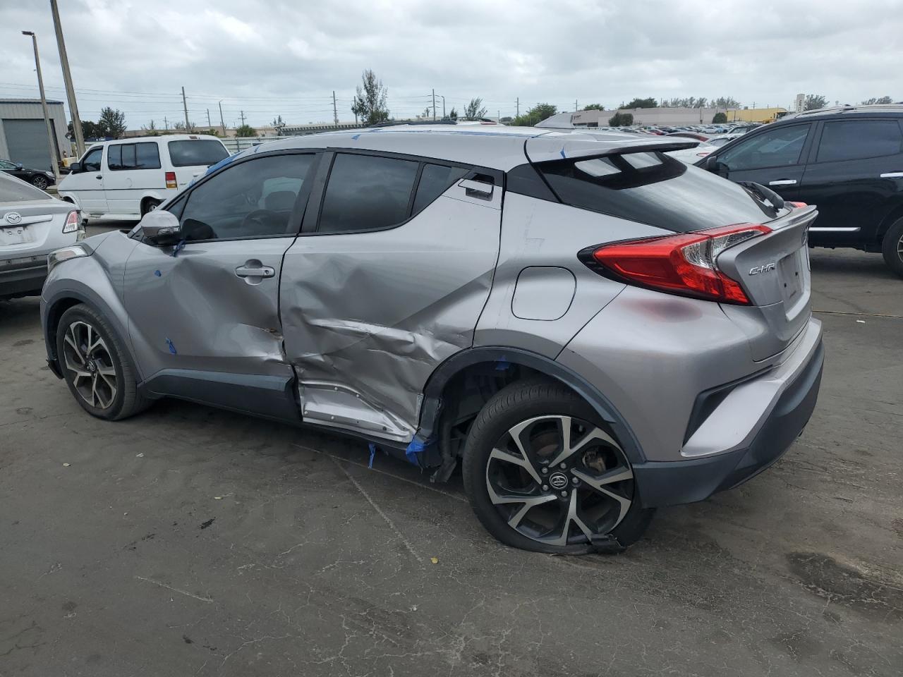 2018 TOYOTA C-HR XLE - Фото 2