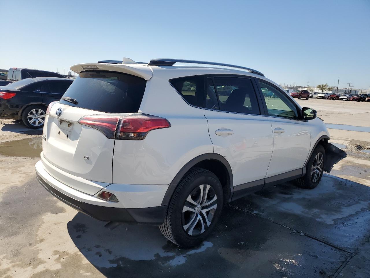 2017 TOYOTA RAV4 LE - Фото 3