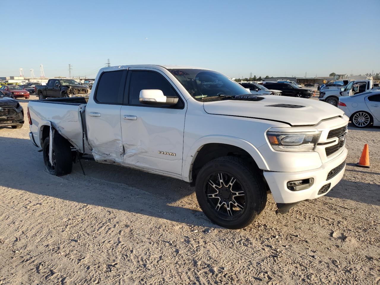 2019 RAM 1500 LARAM - Фото 4